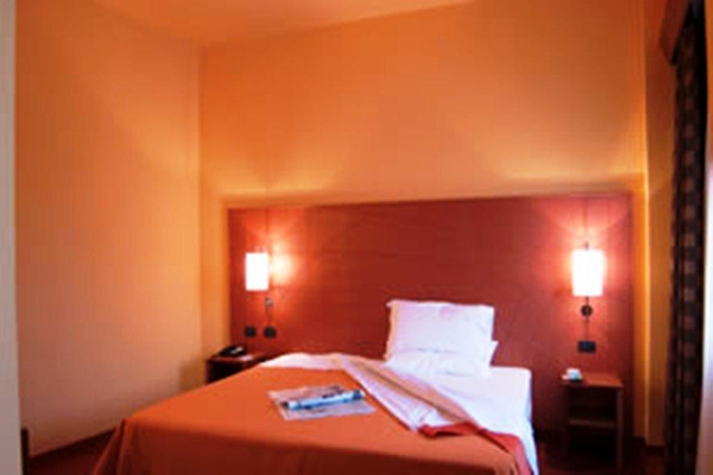 B&B Hotel 萨索洛 外观 照片