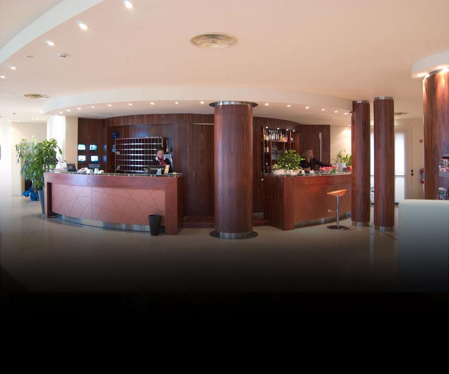 B&B Hotel 萨索洛 外观 照片