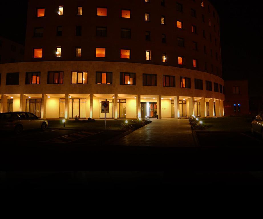 B&B Hotel 萨索洛 外观 照片