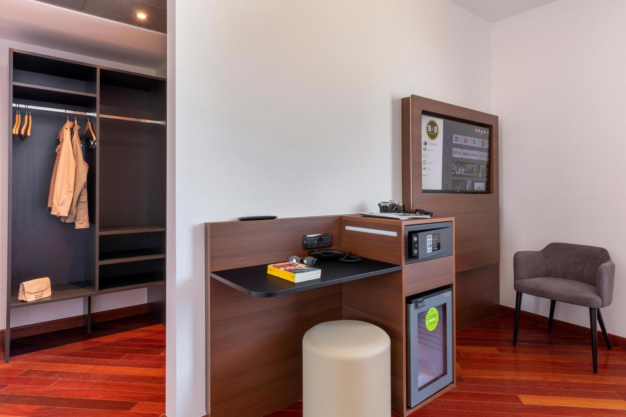 B&B Hotel 萨索洛 外观 照片