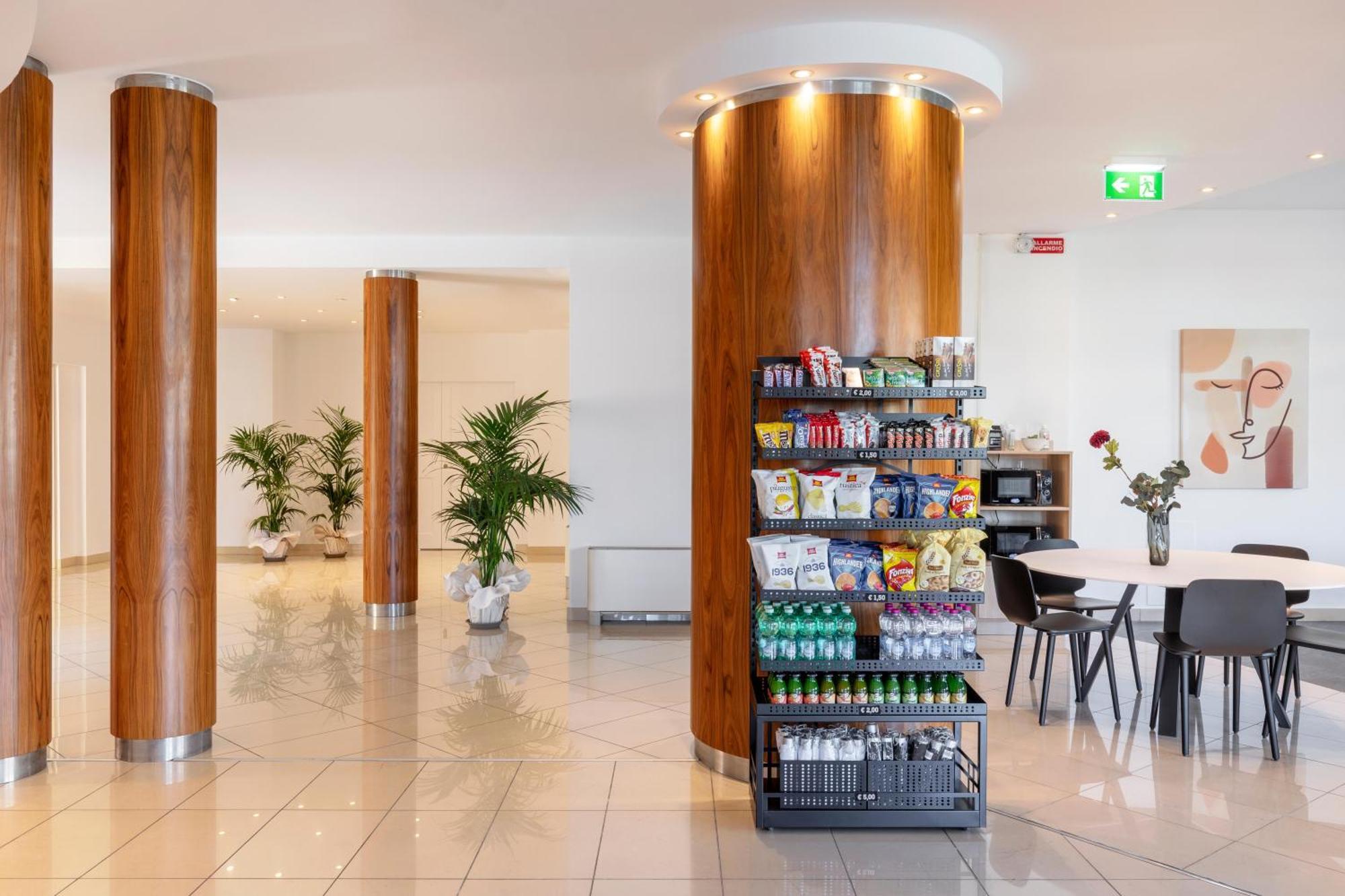B&B Hotel 萨索洛 外观 照片
