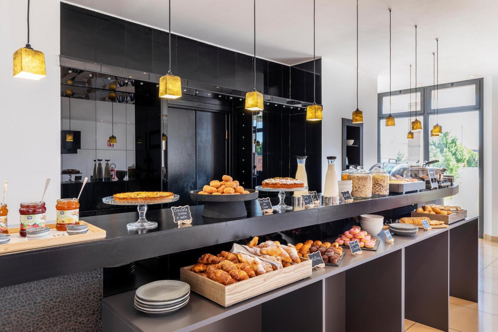 B&B Hotel 萨索洛 外观 照片
