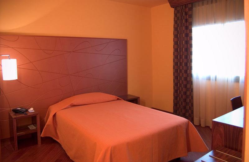 B&B Hotel 萨索洛 外观 照片